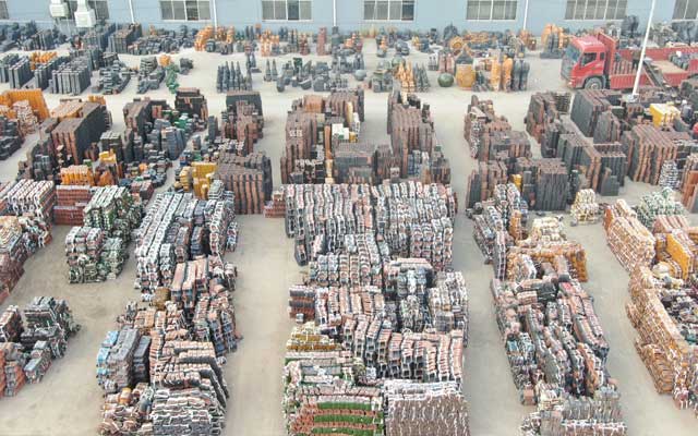 BB贝博登录艾弗森:风暴眼丨光伏下乡变 “毁房陷阱”：农户拉闸维权反被公司“威胁起诉”